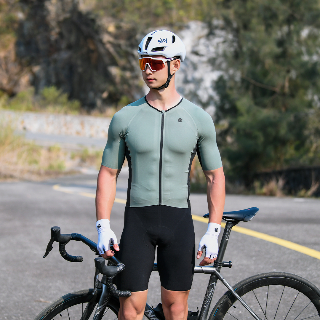 Sky top cycling kit