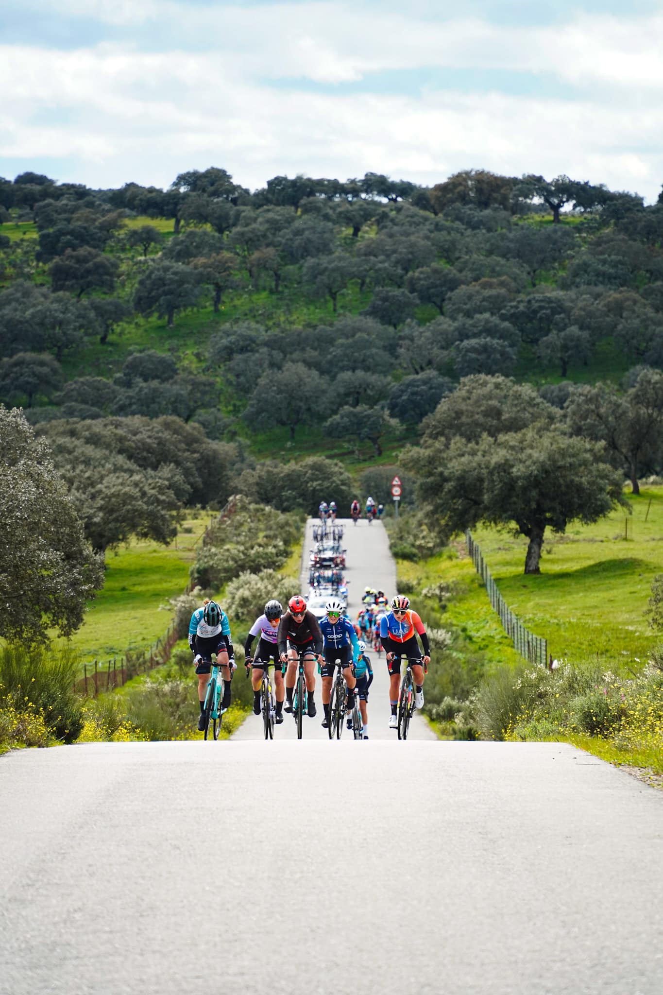 Team COOP - Repsol Shines Bright at Vuelta Extremadura Féminas: A Triumph of Talent and Tenacity